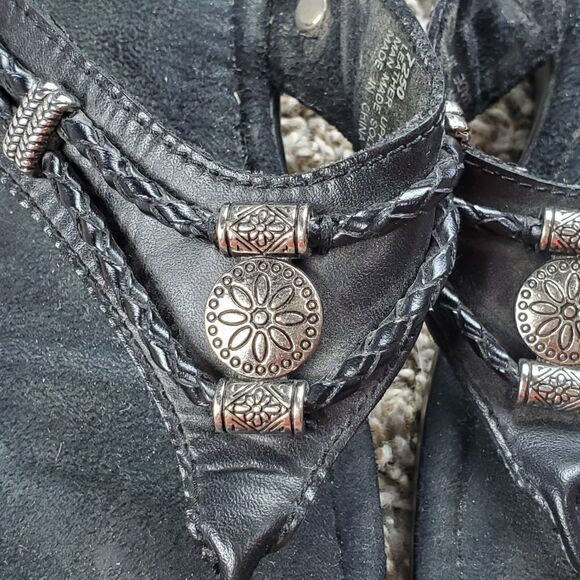 Minnetonka Black Leather Flip Flops - Picture 6 of 6